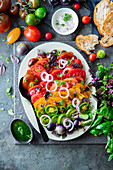 Tomaten-Regenbogen-Salat