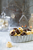 Mini Christmas Bundt cakes with ginger and chocolate