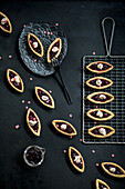 Nikolausschiffchen – biscuits filled with mulled wine jelly and topped with cinnamon cream