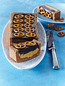 Pretzel cake with salty caramel and chocolate