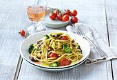Linguine with beef, broccoli and tomatoes