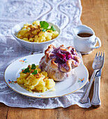 Meat dumplings filled with red cabbage and served with mashed potatoes