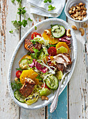 Salat mit mariniertem Lachs und Zitrusfrüchten