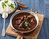 Beef stew with red wine and cinnamon