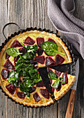 Quiche with beetroot and spinach
