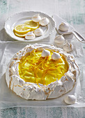 Meringue Pavlova with lemon cream