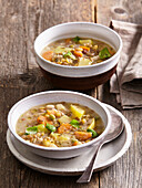 Erbsen-Linsen-Suppe mit Grütze