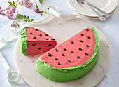 Torte in Form einer Wassermelonenscheibe