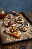 Roast fig tartines with ham and honey