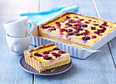 Buttermilchkuchen mit Waldbeeren