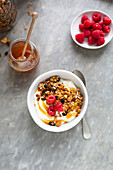 Yoghurt granola berry bowl