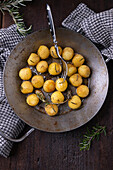 Fried potato balls with garlic and rosemary