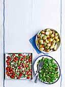 Balsamico-Spargel mit Tomaten, mediterraner Kartoffelsalat, Spinat-Brunnenkresse-Salat
