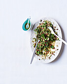 Superfood-Salat mit Broccolini, Sojabohnen, Avocado, Quinoa und Zitrus-Dressing