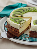 Vanilla cheesecake with kiwi