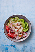 Fish salad with grapefruit and green tomatoes