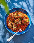 Rindfleisch-Ricotta-Bällchen in Tomatensauce