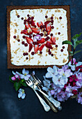 Cream cheese tart with red berries