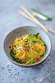 Spicy glass noodle salad with curry, mango and green beans (Asia)