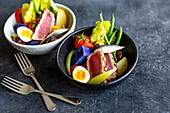 Potato and pepper salad with grilled tuna and quail eggs