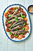 Sardinen mit Heirloom-Tomaten und Mandelsalat