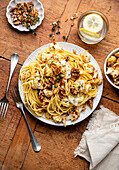 Creamy cauliflower-walnut spaghetti