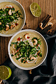 Cauliflower soup with rice noodles and cashew nuts