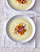 Kohlrabi soup with almonds and caramelised apples