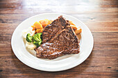 T-Bone-Steak mit Gemüse