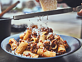 Rigatoni with Bolognese from the Dutch Oven