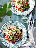 Spaghetti with tomatoes and basil