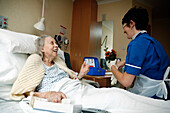 Nurse talking to hospital patient