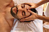 Relaxing anti-stress head massage