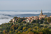 Panoramablick auf Groznjan, Istrien, Kroatien