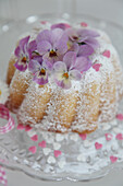 Mini-Gugelhupf with horned violets and sugar hearts