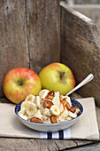 Oat muesli with apple, banana and date (for busy days)