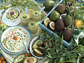 Stillleben mit Avocados, Avocadosmoothie, Avocado-Quark-Creme und Brotaufstrich aus Avocado und Ei