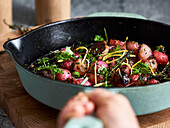 Roasted radishes with herbs