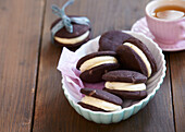 Cocoa cookies with butter cream