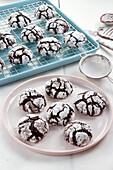 Schokoladen-Crinkle-Cookies