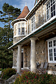 Veranda mit Säulen an einem Hauses in Devon