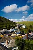 Dächer und Tal des Küstenortes Port Issac, Cornwall