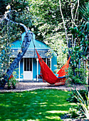 Hammock and summerhouse in London garden