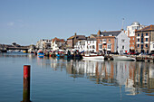 Wassermarkierung im Hafen von Weymouth, Dorset, UK