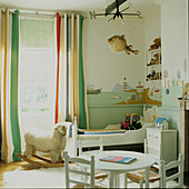 Kinderzimmer mit thematischem Meeresdekor