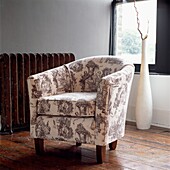 Gepolsterter Sessel mit Toile de Jouy-Stoff