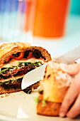 Mediterranes Muffuletta-Sandwich