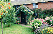 Garten eines Landarbeiterhauses in Suffolk aus dem 19