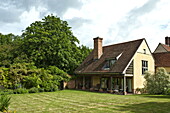 Begrünte Außenanlage eines Hauses in Essex/Suffolk, England, UK