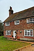 Haustür und Weg zum Cottage in Shropshire, England, Vereinigtes Königreich